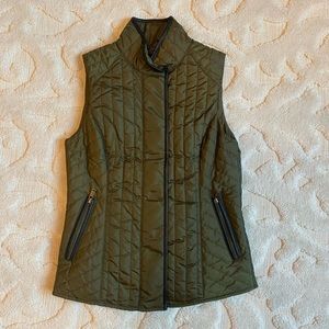 BANANA REPUBLIC OLIVE GREEN QUILTED VEST// SIZE XS
